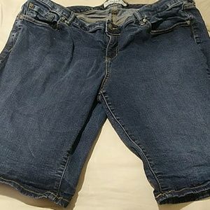 Torris knee length (or bermuda)shorts.